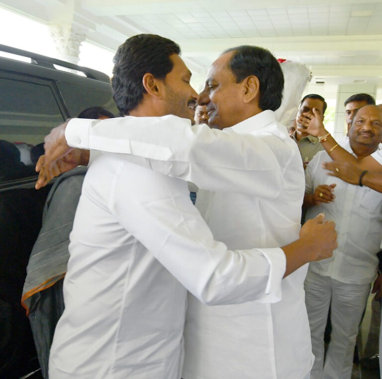 YS-Jagan-met-CM-KCR