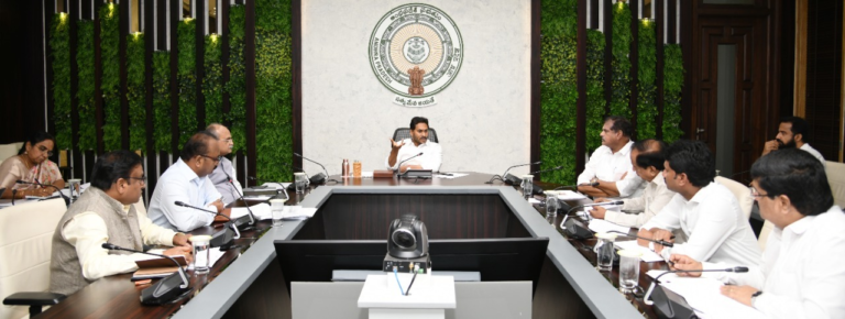 CM reviews Higher Education Dept