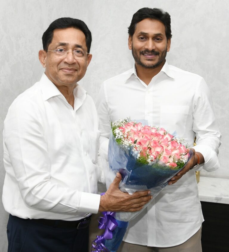 Joyalukkas CMD calls on CM
