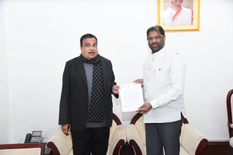 MP Ravichandra met Union Minister Nitin Gadkari