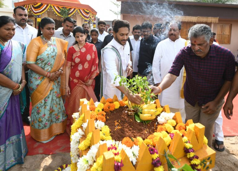 CM celebrates Ugadi with traditional fervour