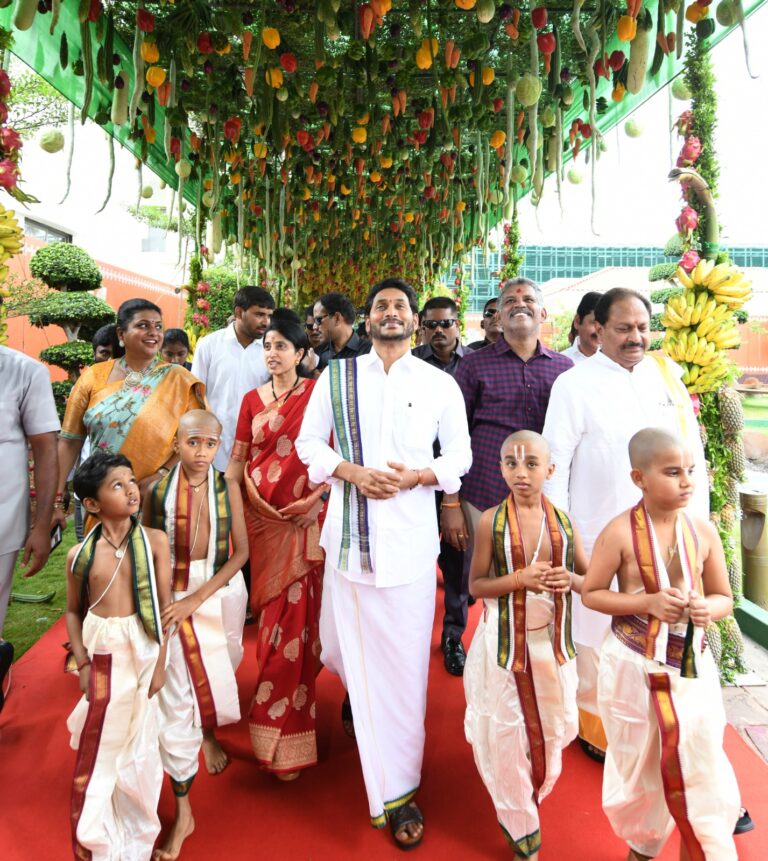 CM celebrates Ugadi with traditional fervour2