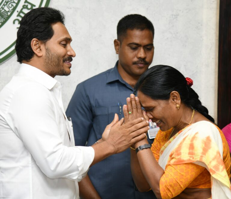 Contract employees thank CM