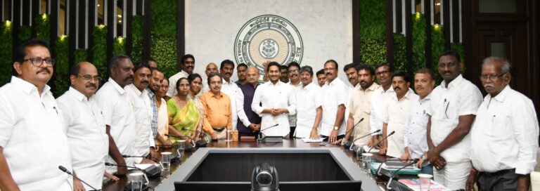Employees’ union leaders call on CM