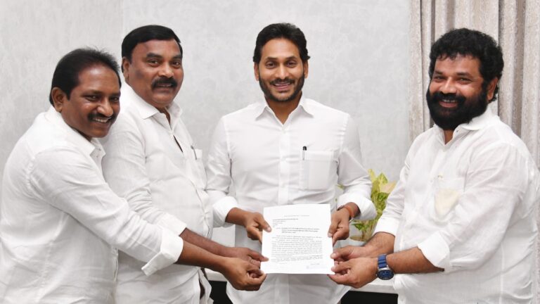 Dalit leaders urge CM to revoke cases