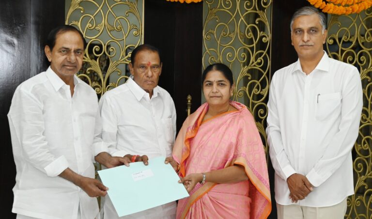 Sunita Lakshmareddy as Narsapur MLA candidate