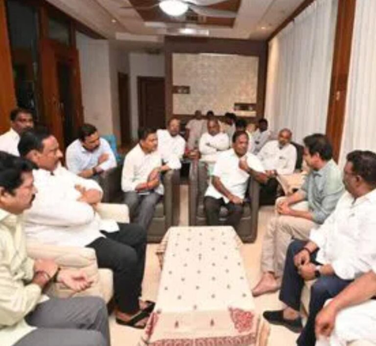 ktr invited ponnala to brs