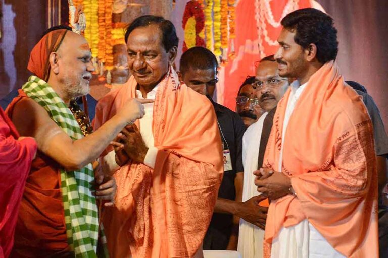 swami-kcr-jagan