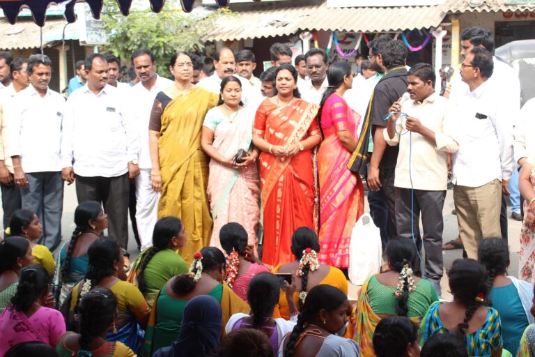Why is Jagan Reddy not responding to Anganwadi women sitting on the road