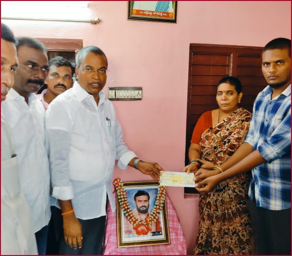Financial assistance to the family of the flood victim