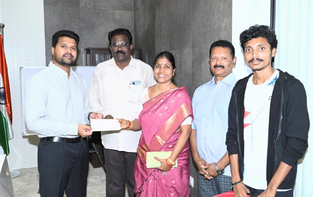 Satwik Sairaj donates 2 lakhs to the Chief Minister's Relief Fund